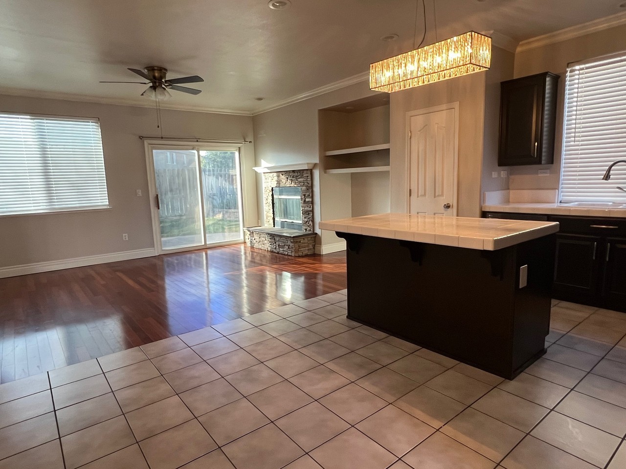 1687 Shoreline Dr #2 - Photo 4 of 13