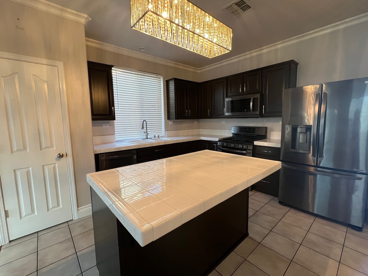 1687 Shoreline Dr #2 - Photo 5 of 13
