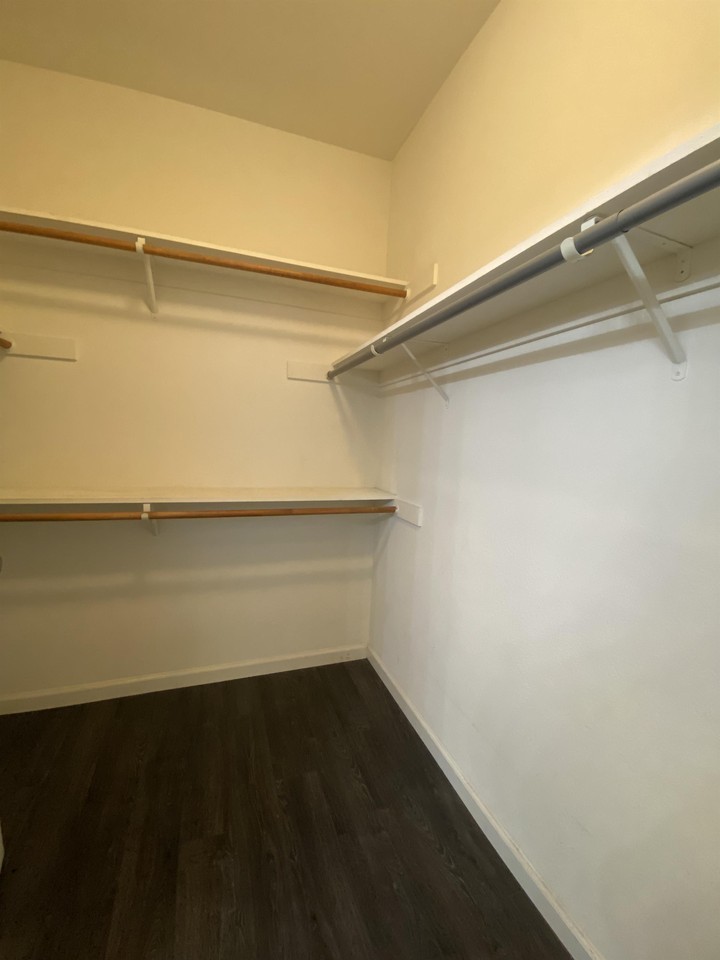 1687 Shoreline Dr #2 - Photo 7 of 13