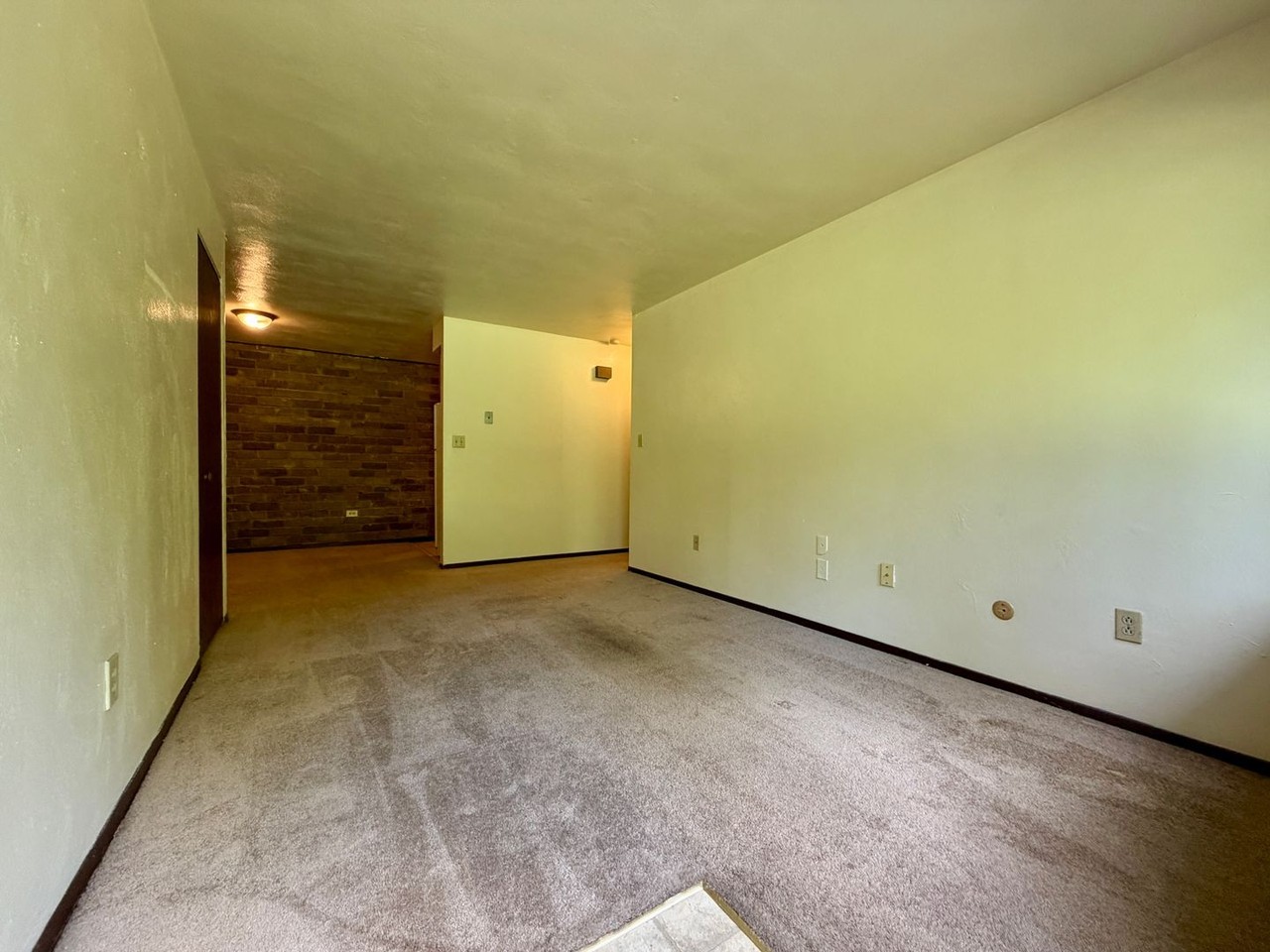 607 Kellywood Mnr - Photo 4 of 9