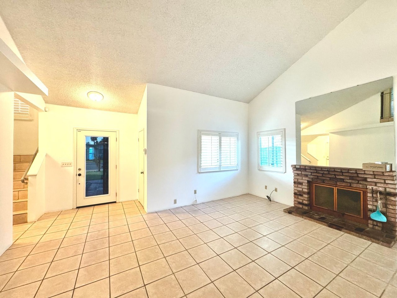 2204 Butterfield Ave - Photo 5 of 20