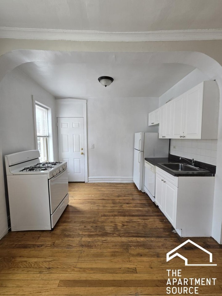 2948 W Belle Plaine Ave #1 - Photo 2 of 6