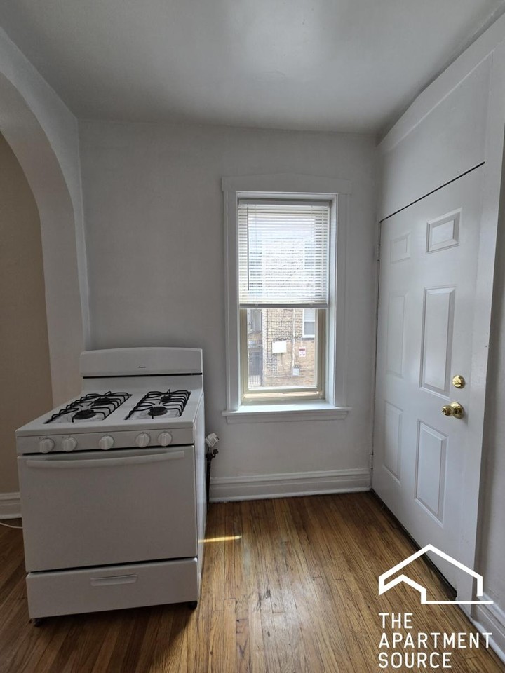 2948 W Belle Plaine Ave #1 - Photo 3 of 6