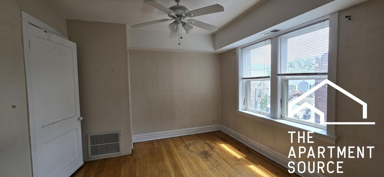 3054 W Berteau Ave #2 - Photo 2 of 5