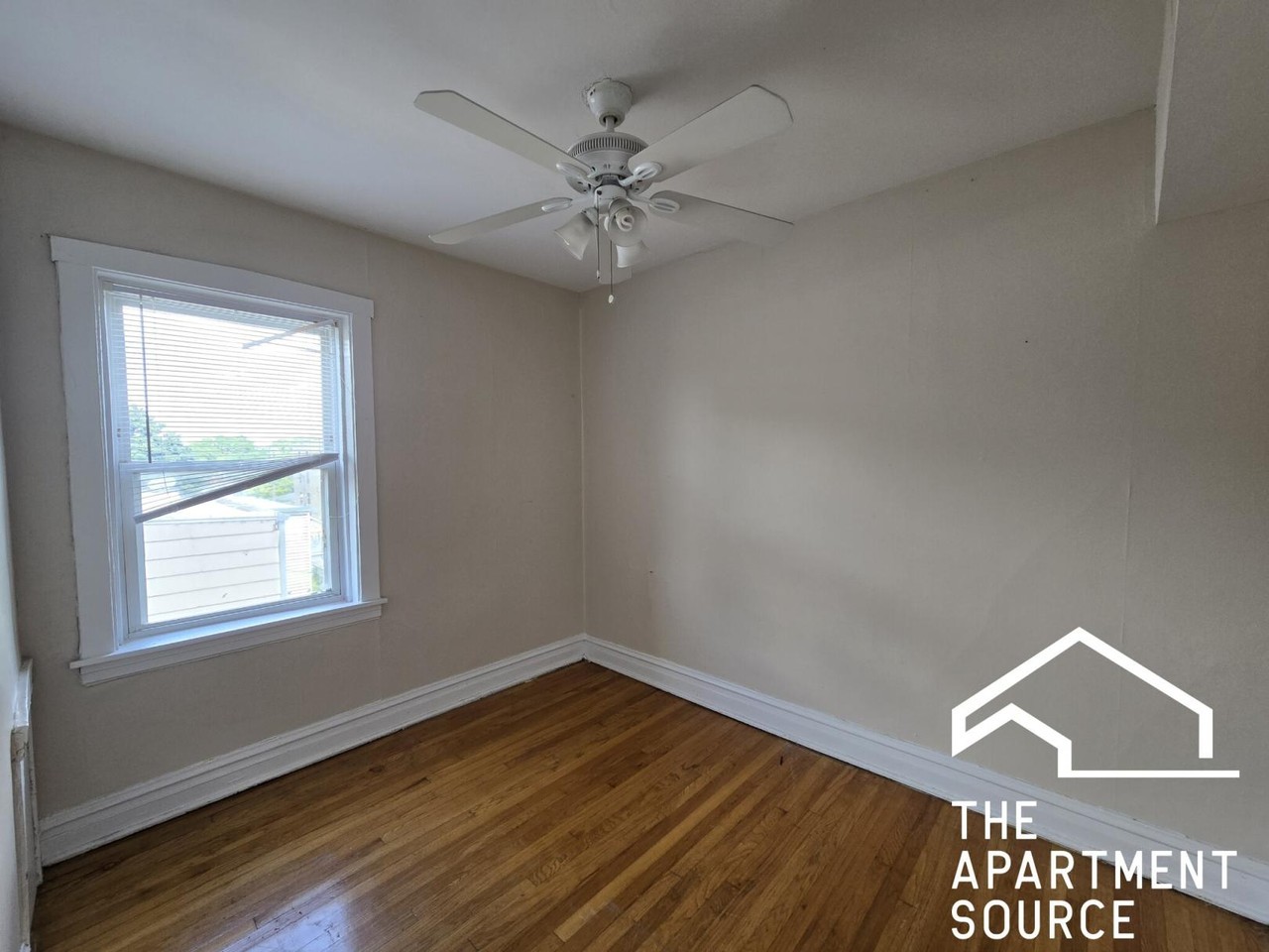 3054 W Berteau Ave #2 - Photo 3 of 5