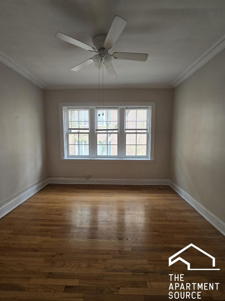 1456 Oak Ave #3S - Photo 7 of 11