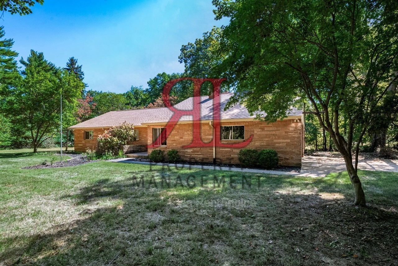 5293 Ashford Rd - Photo 3 of 46