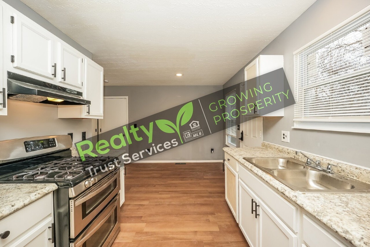 12210 Oakland Ave - Photo 6 of 24