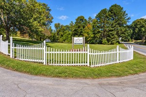 featured image of 33 Sunrise Ln