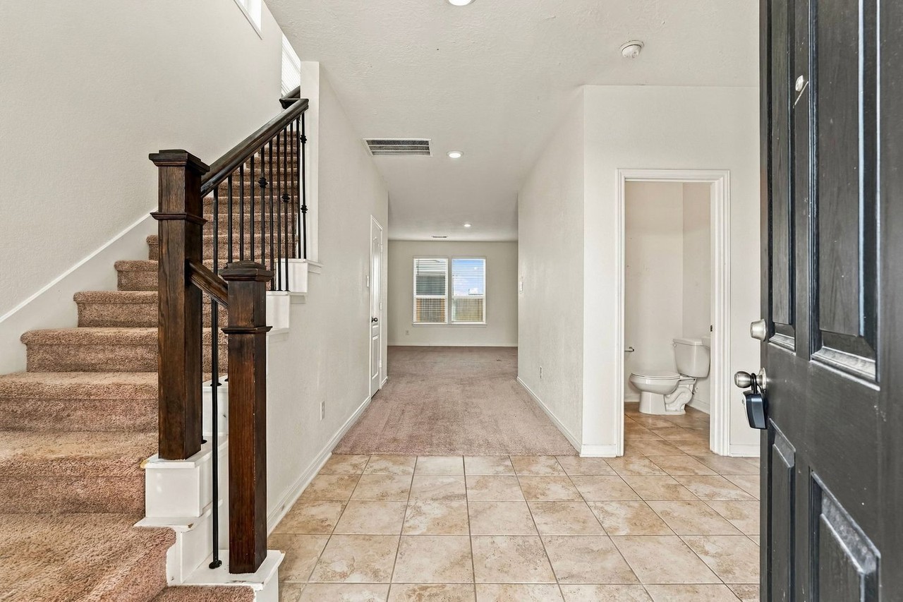 6021 Diamond Sky Ln - Photo 2 of 25