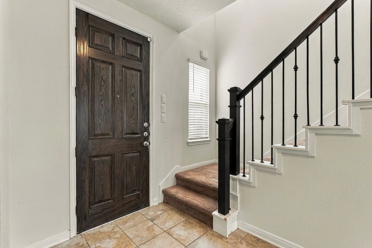 6021 Diamond Sky Ln - Photo 4 of 25