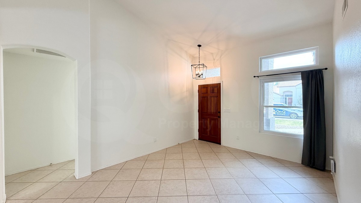 1708 E Golden Ln - Photo 4 of 27