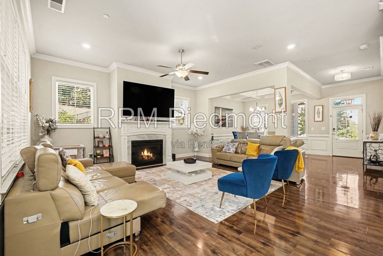 328 Senna St - Photo 2 of 40