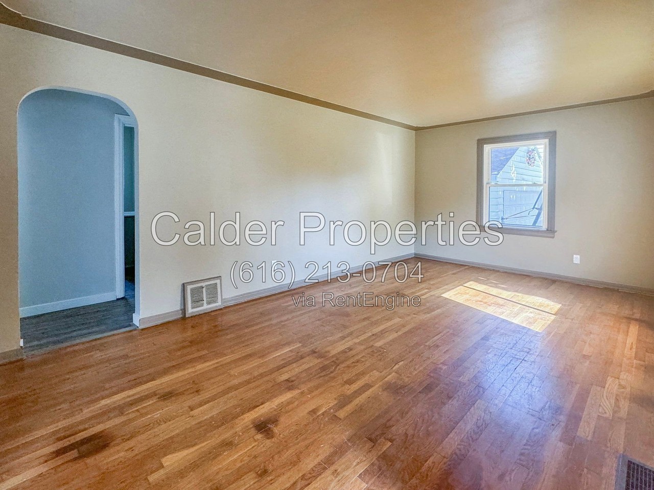 229 Lemyra St Se - Photo 4 of 14