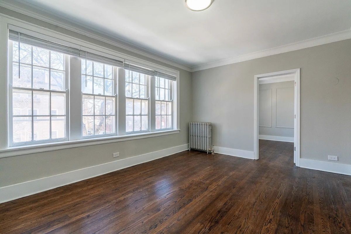 7432 N Damen Ave - Photo 2 of 9