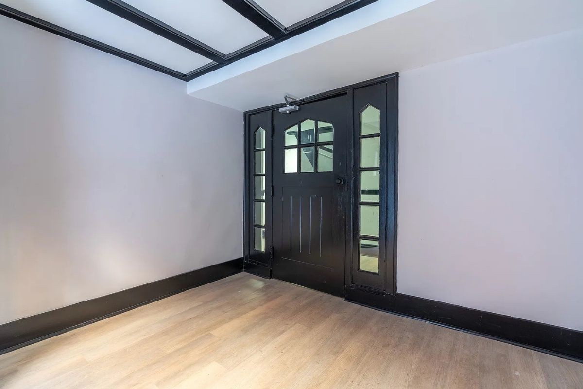 7432 N Damen Ave - Photo 3 of 9