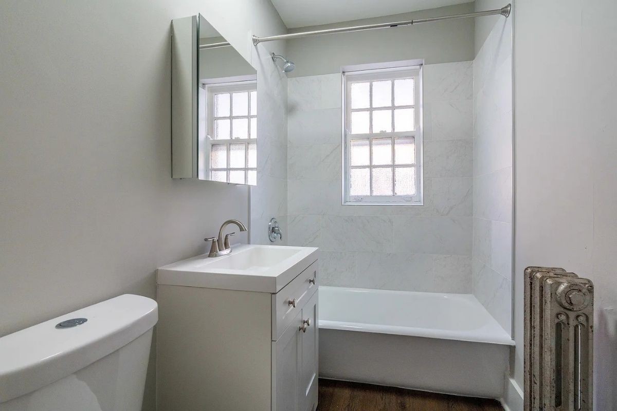 7432 N Damen Ave - Photo 4 of 9