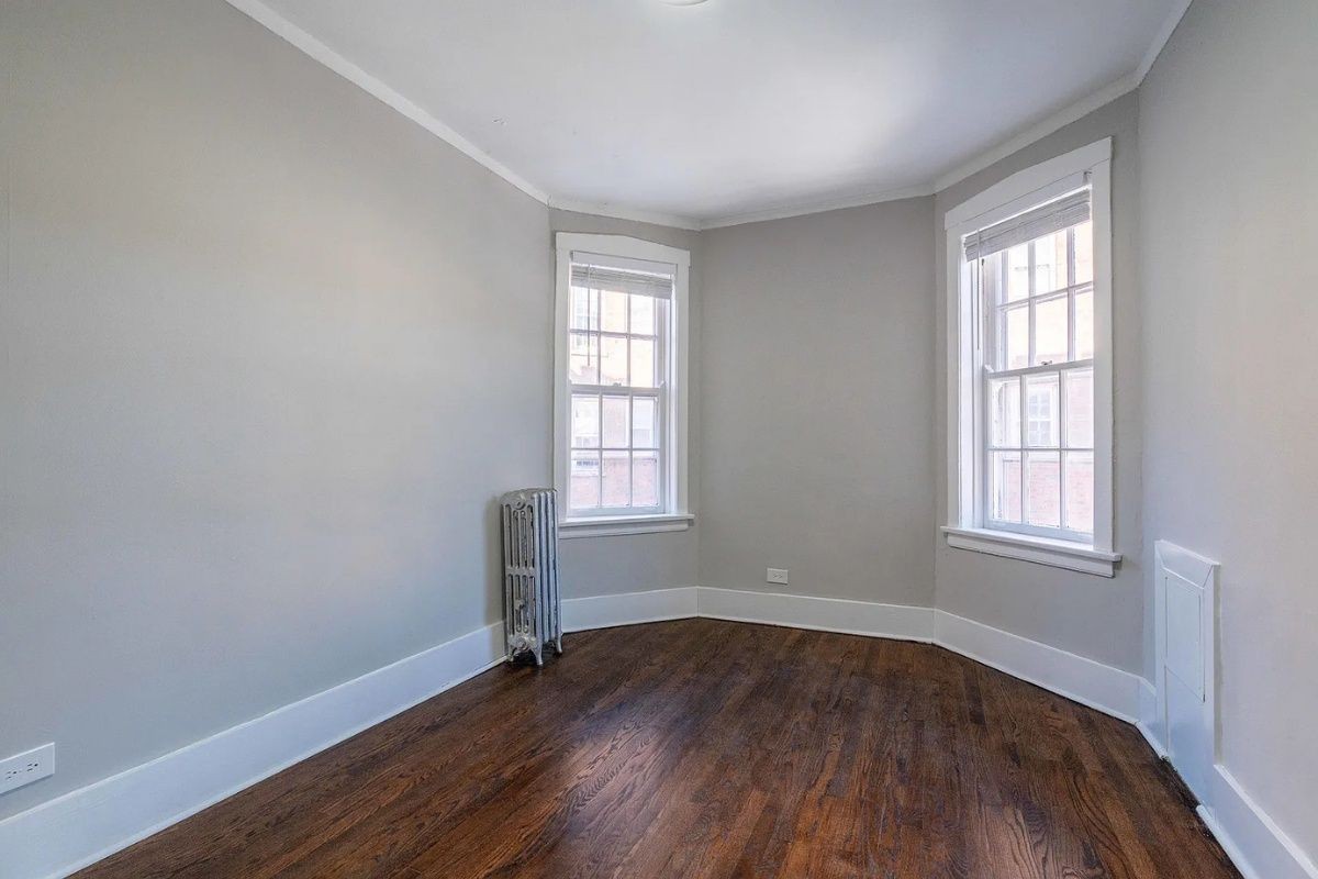 7432 N Damen Ave - Photo 6 of 9