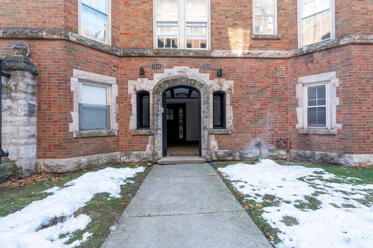 7432 N Damen Ave - Photo 7 of 9