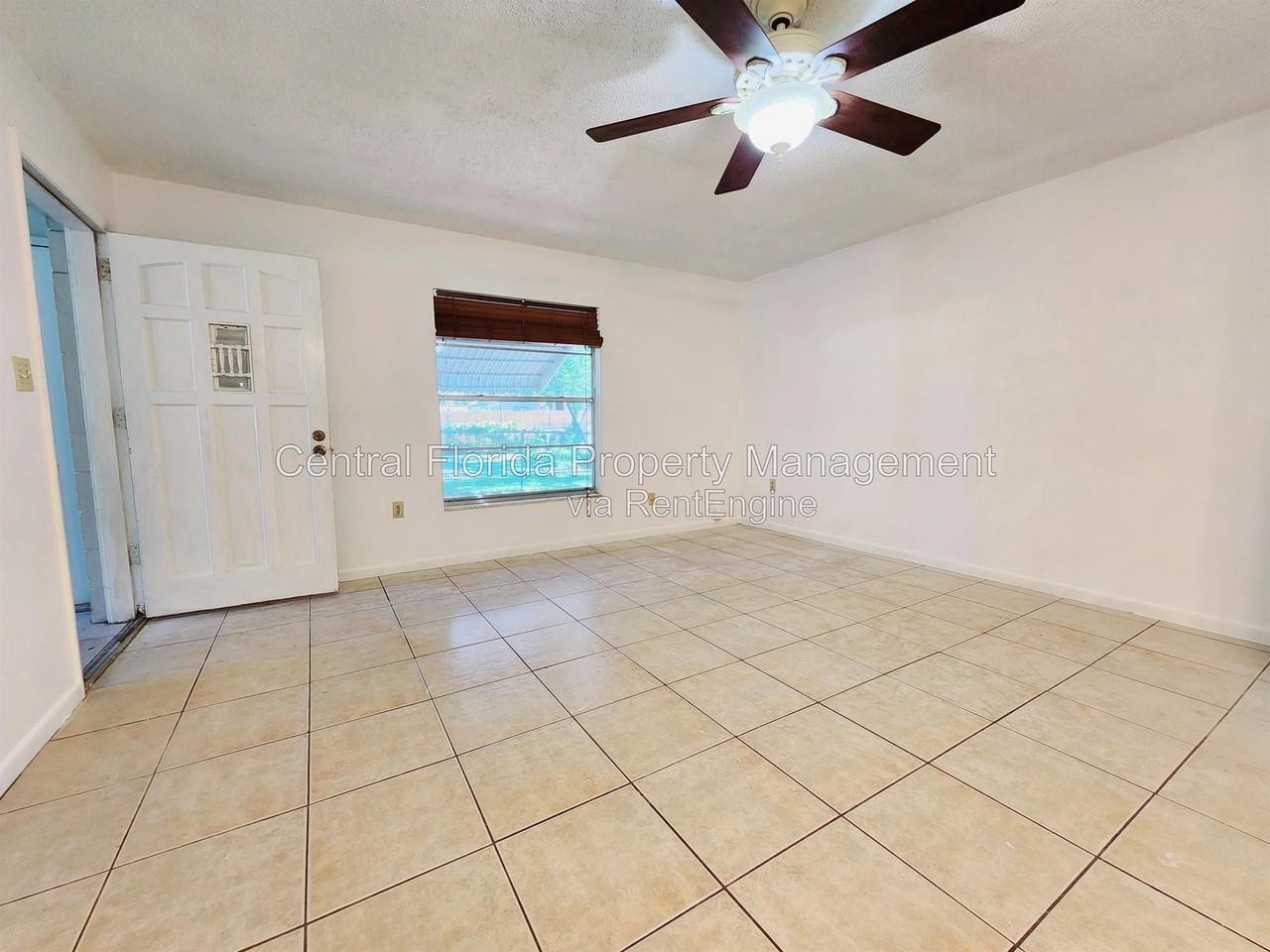 1416 Warwick Pl - Photo 4 of 15