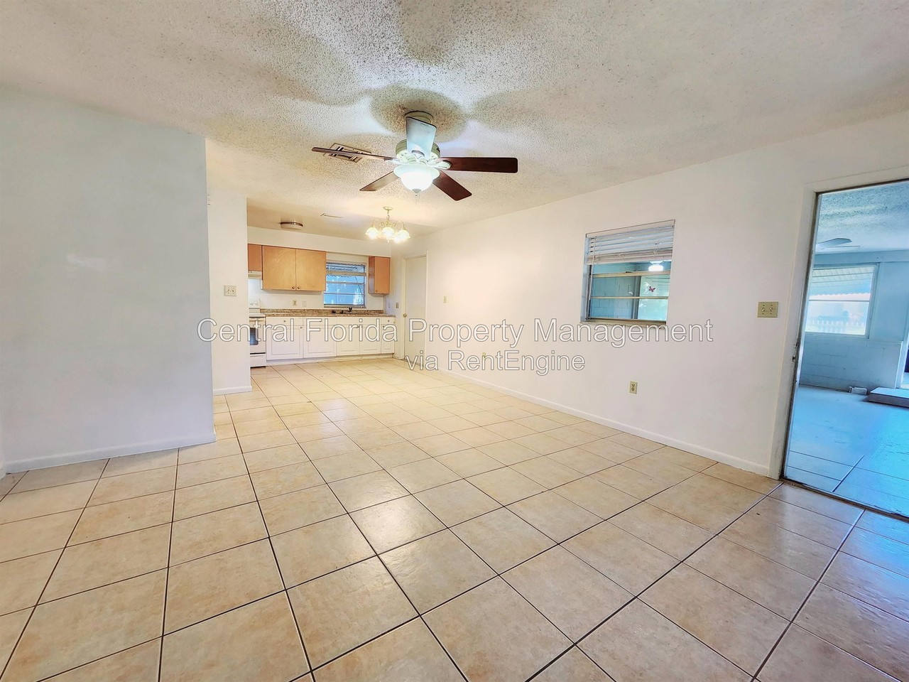 1416 Warwick Pl - Photo 5 of 15