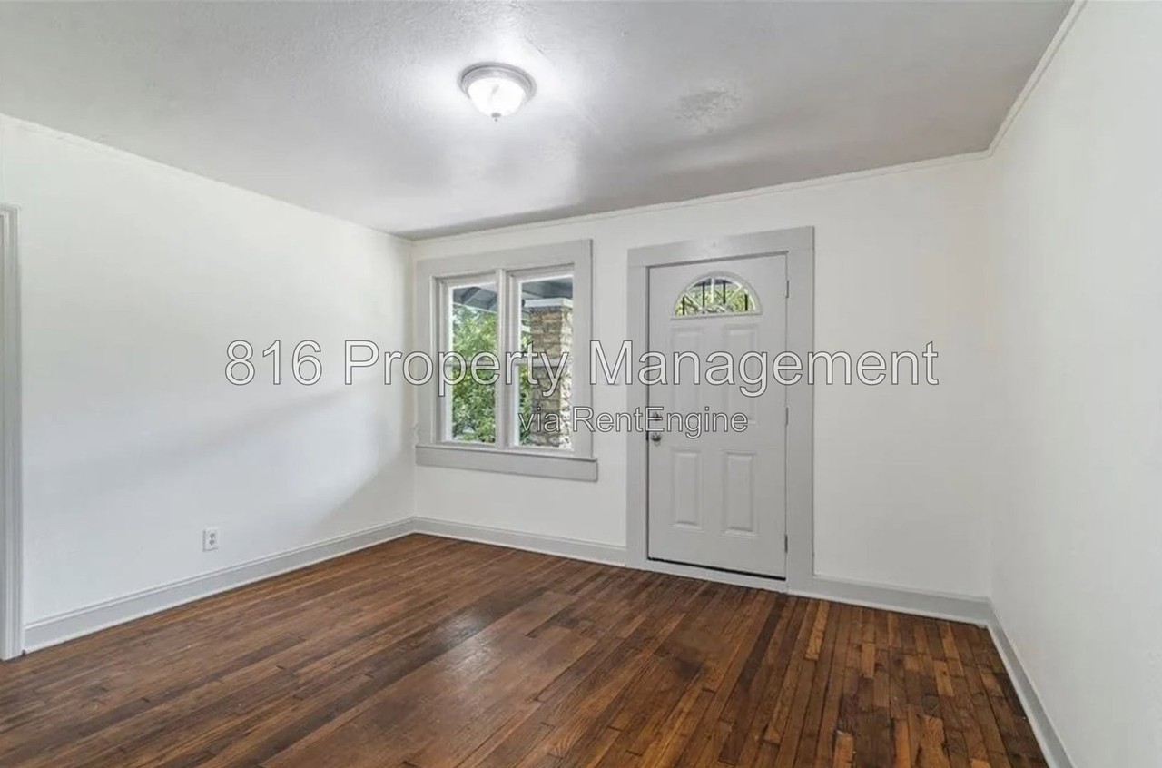 5512 Jackson Ave - Photo 3 of 15