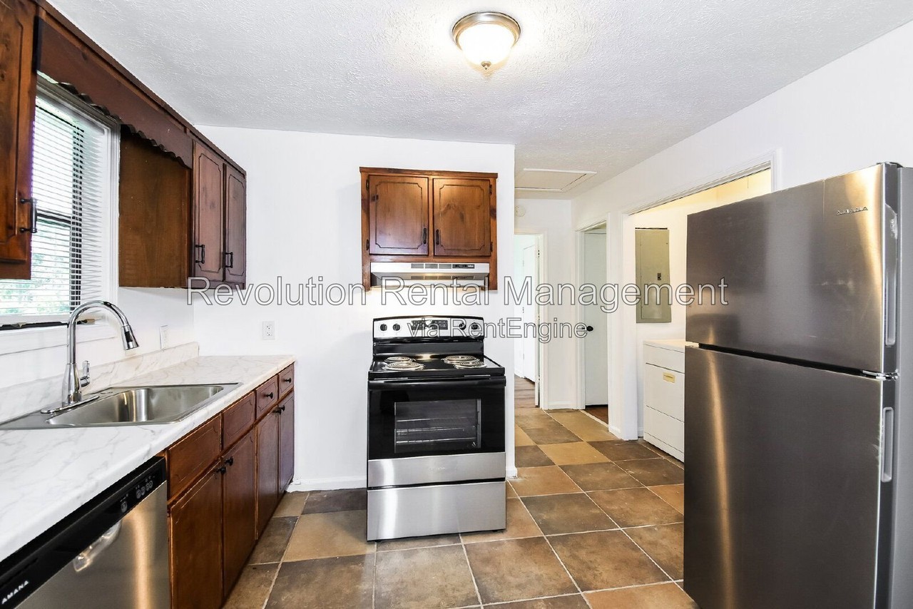 462 Sandtown Rd Se - Photo 6 of 32