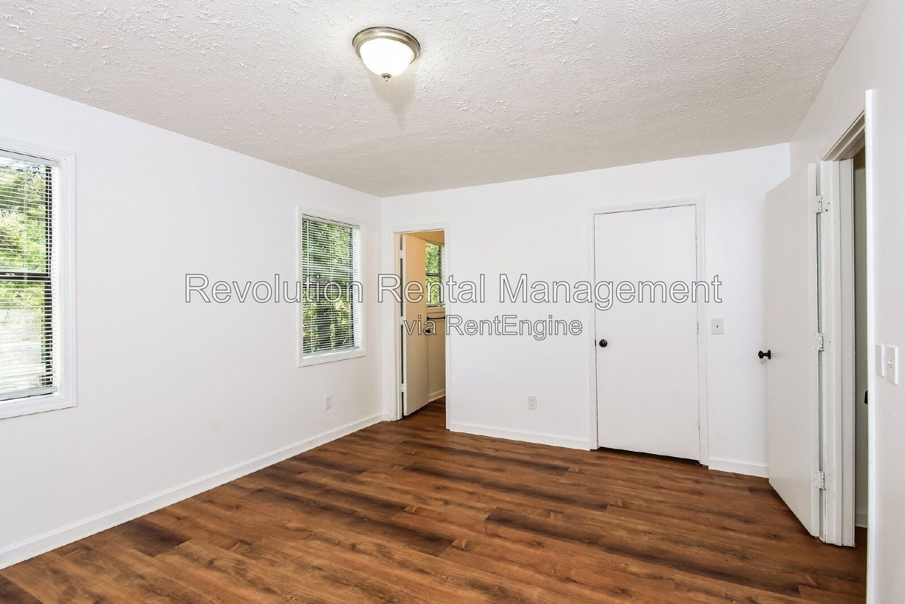 462 Sandtown Rd Se - Photo 7 of 32