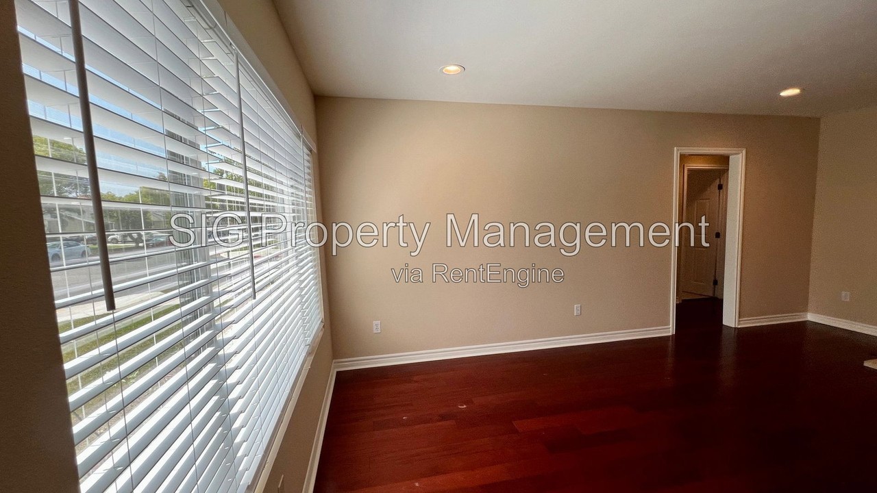 6101 Cartwright Ave - Photo 3 of 39