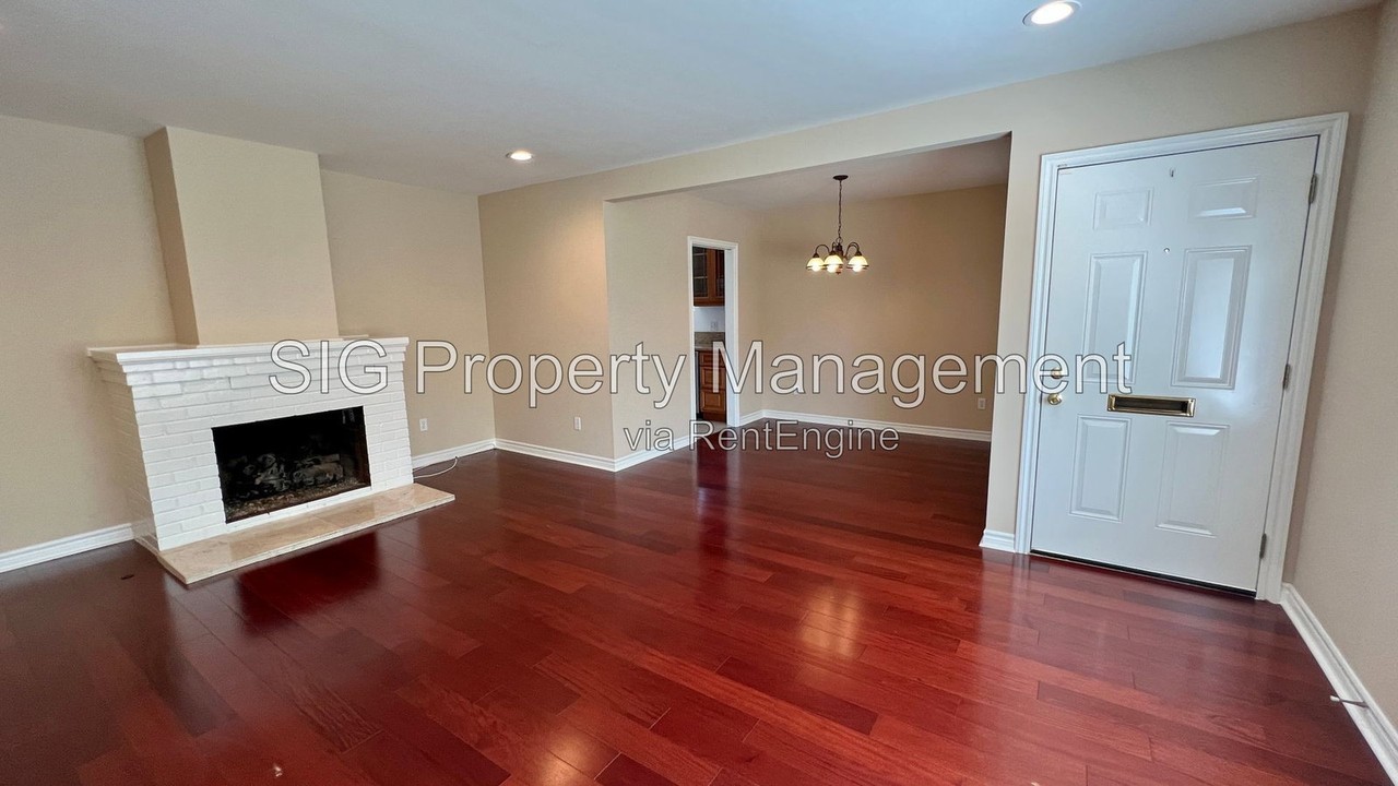 6101 Cartwright Ave - Photo 4 of 39
