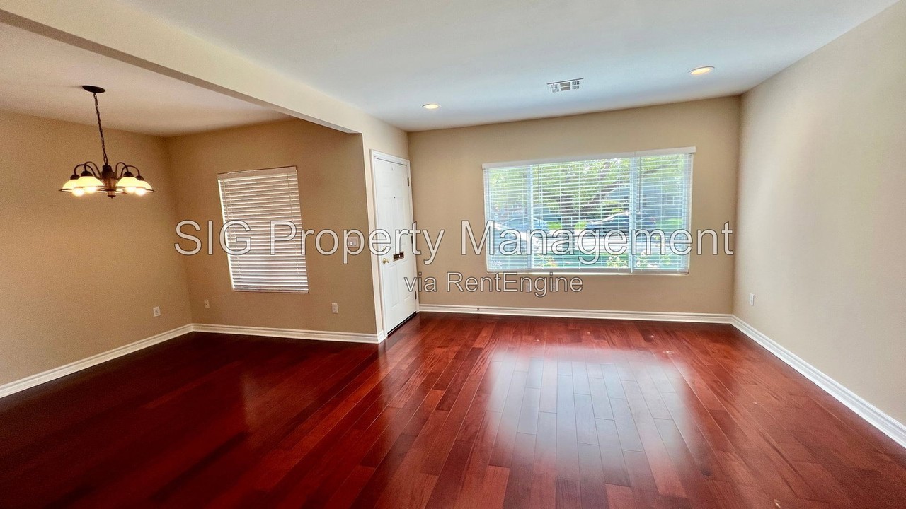 6101 Cartwright Ave - Photo 6 of 39