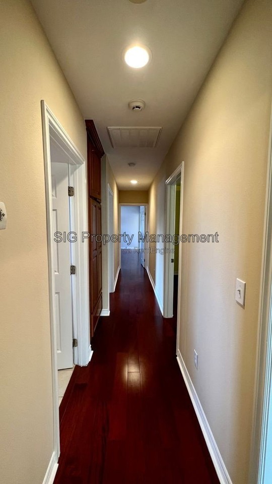 6101 Cartwright Ave - Photo 7 of 39