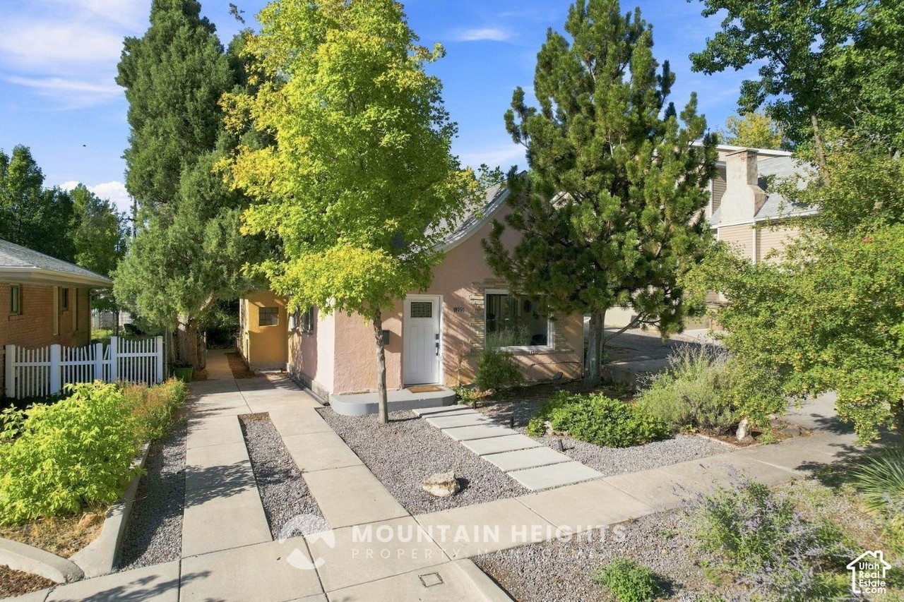 1205 E Emerson Ave - Photo 3 of 30