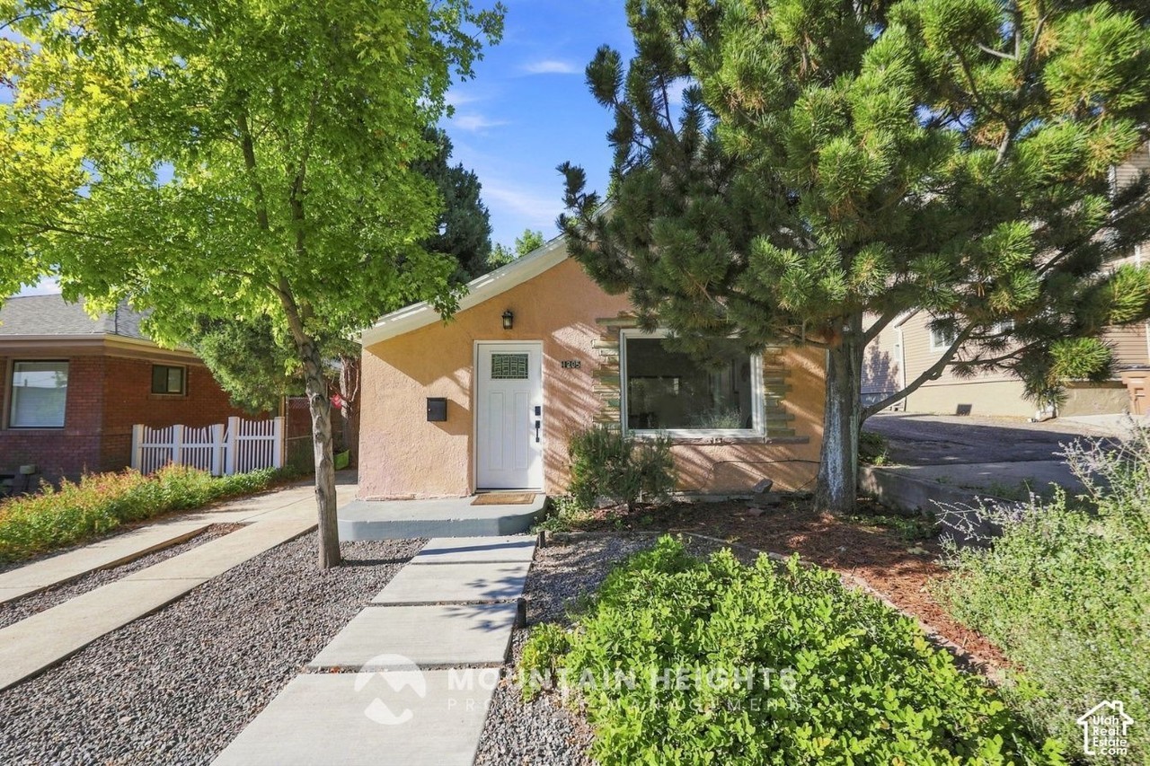 1205 E Emerson Ave - Photo 4 of 30