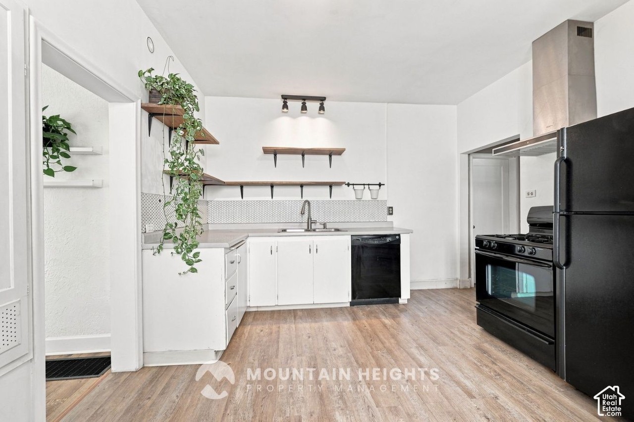 1205 E Emerson Ave - Photo 7 of 30