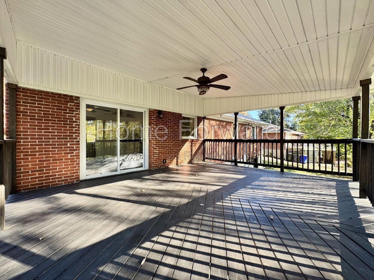 1042 Della Dr - Photo 4 of 36
