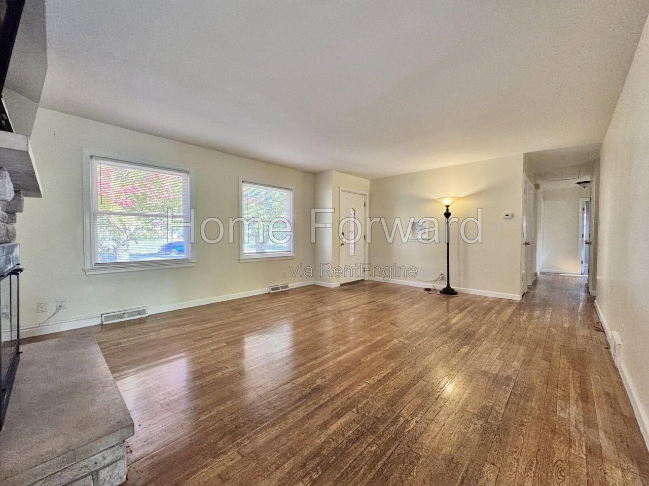 1042 Della Dr - Photo 7 of 36