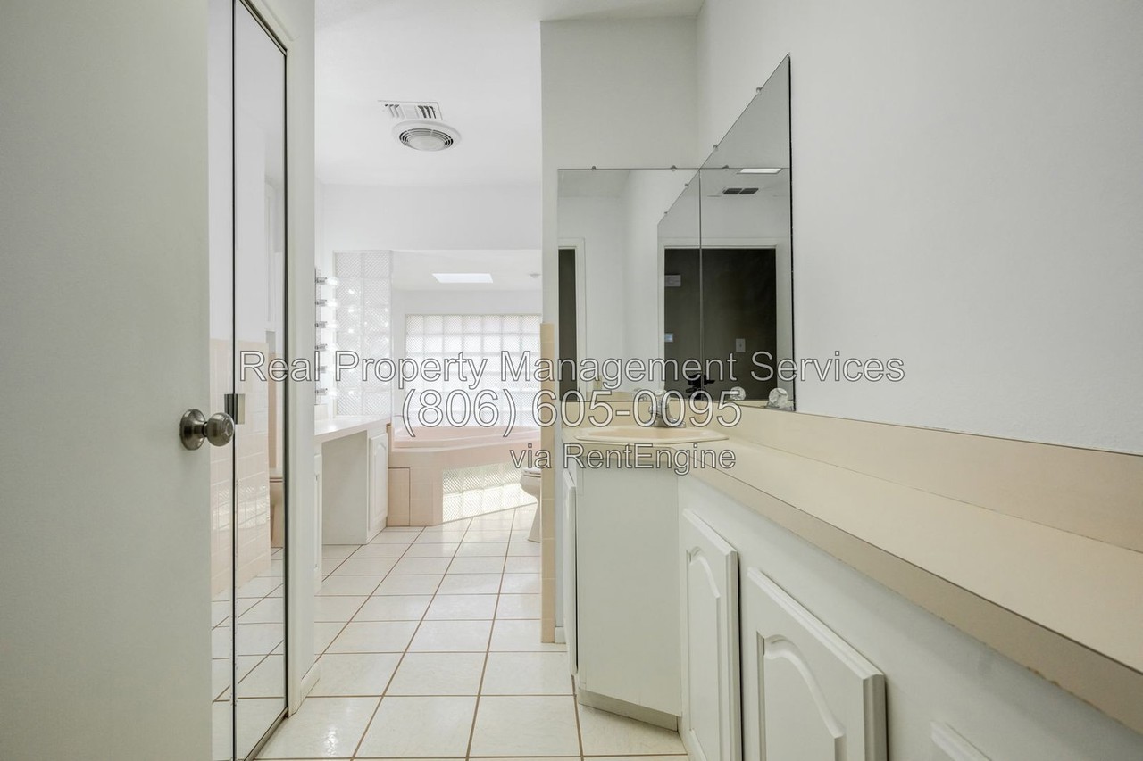 5204 15th St - Photo 7 of 37