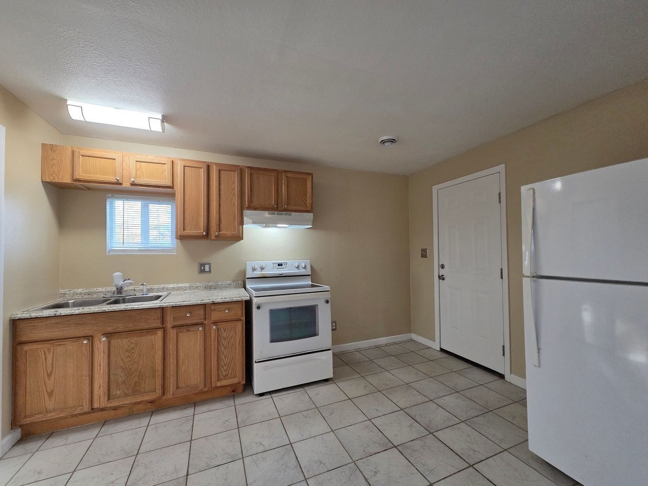 1016 1/2 Hurd Ave - Photo 2 of 6