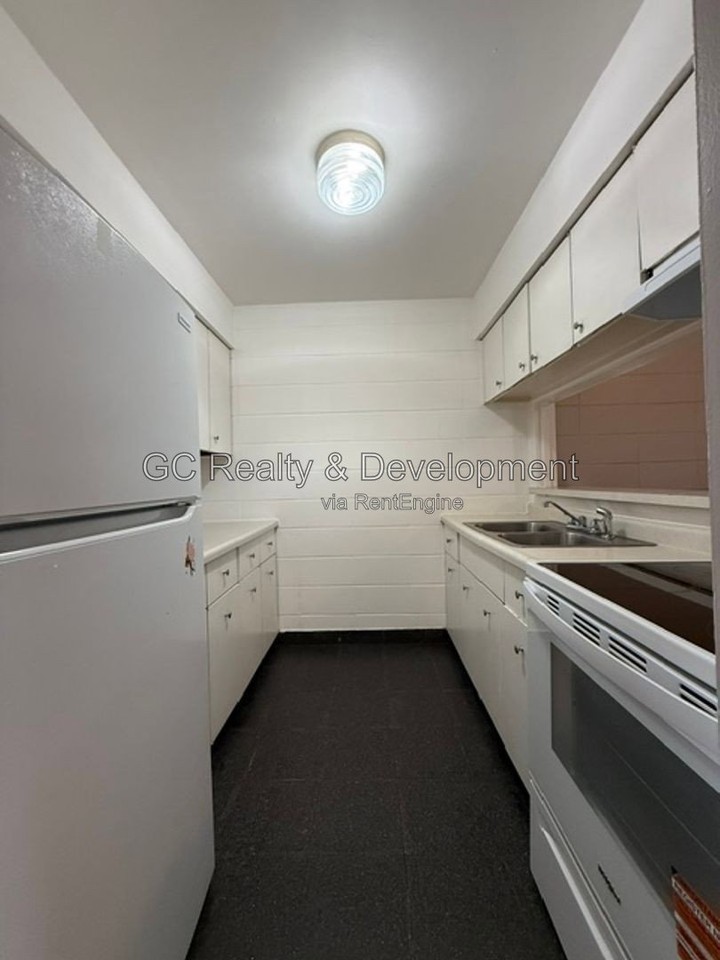 225 Uteg St #3 - Photo 6 of 13