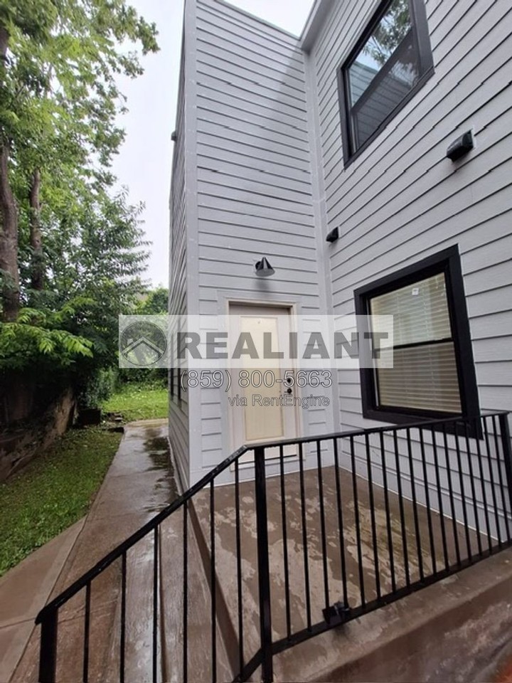 1124 Holman Ave #2 - Photo 2 of 11