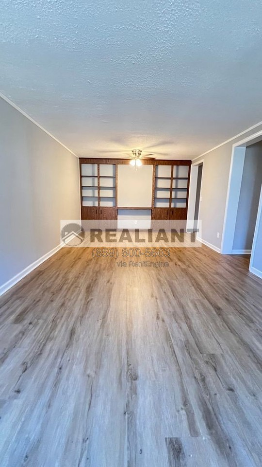107 Amhurst Drive - Photo 2 of 12