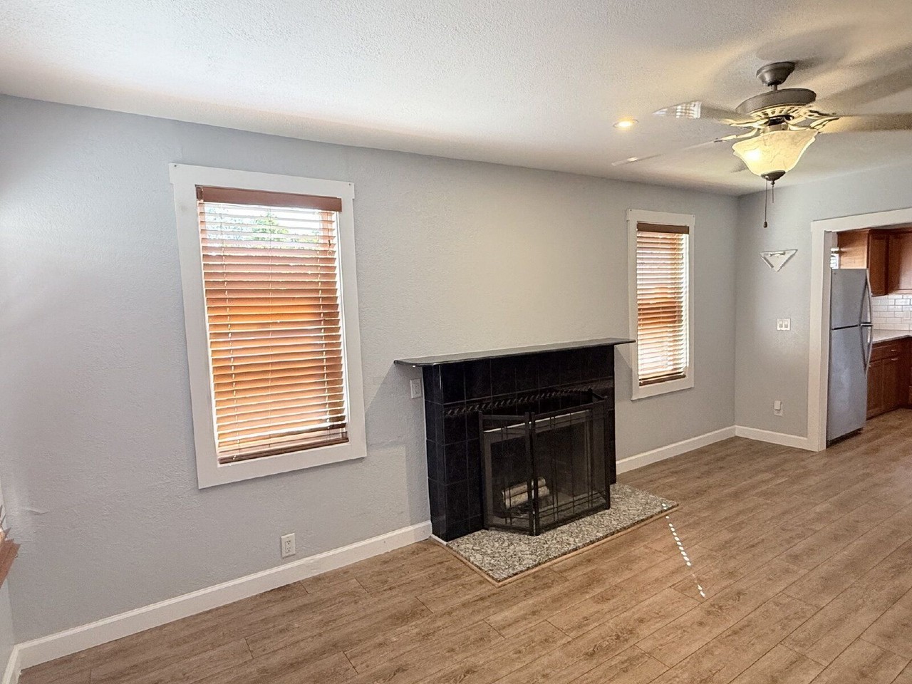 4936 Rosedale Pl N - Photo 5 of 23