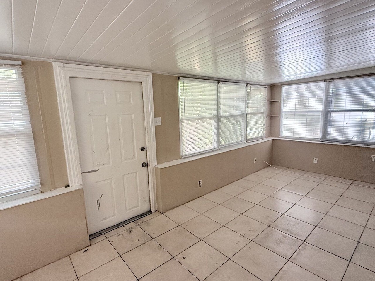 6118 39th Ave N - Photo 3 of 17