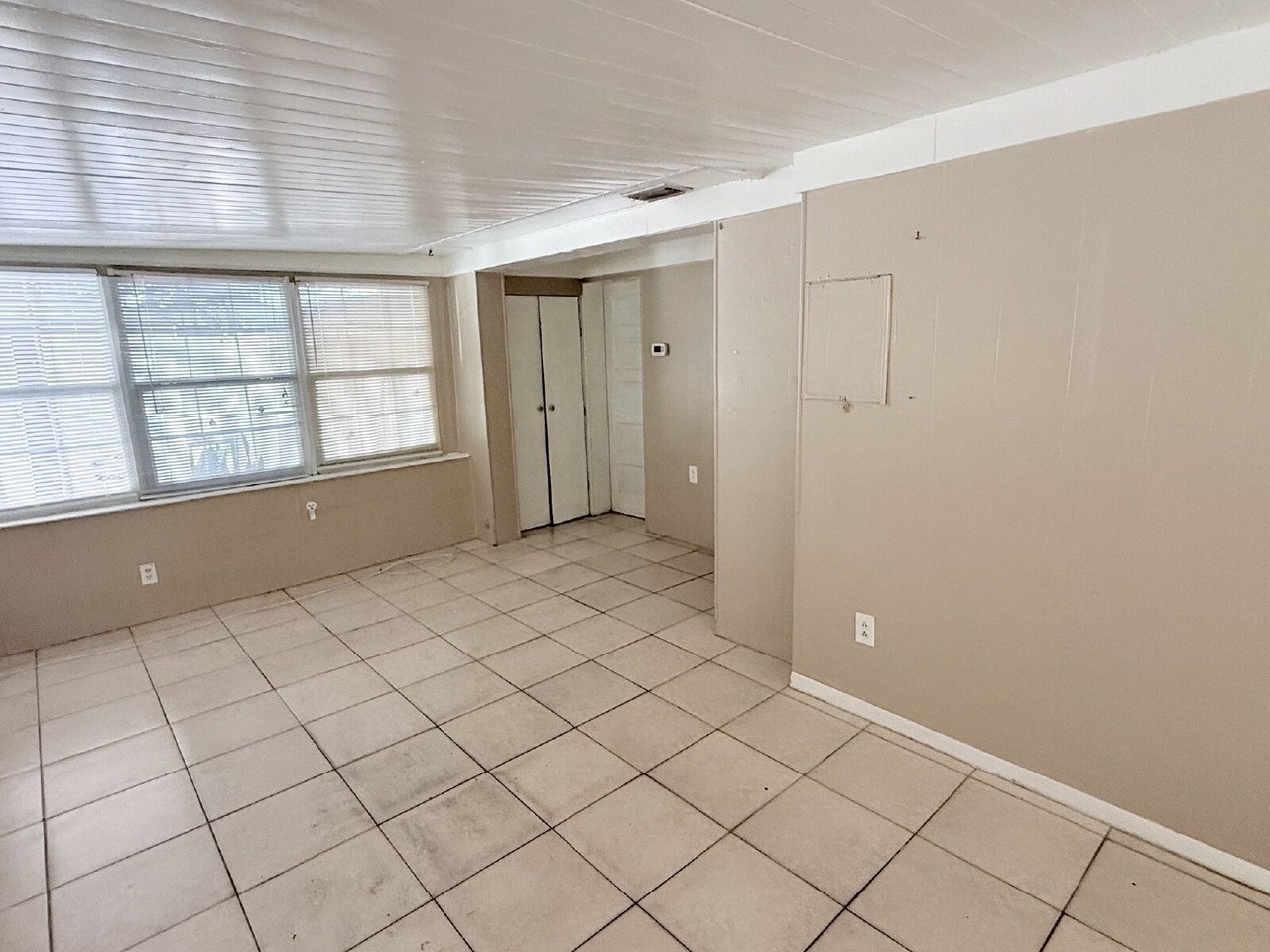 6118 39th Ave N - Photo 4 of 17