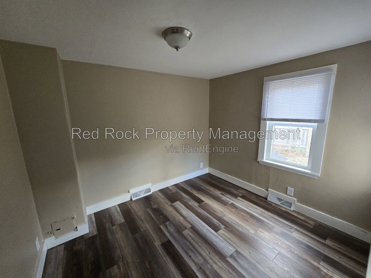 857 9th St - Photo 2 of 8