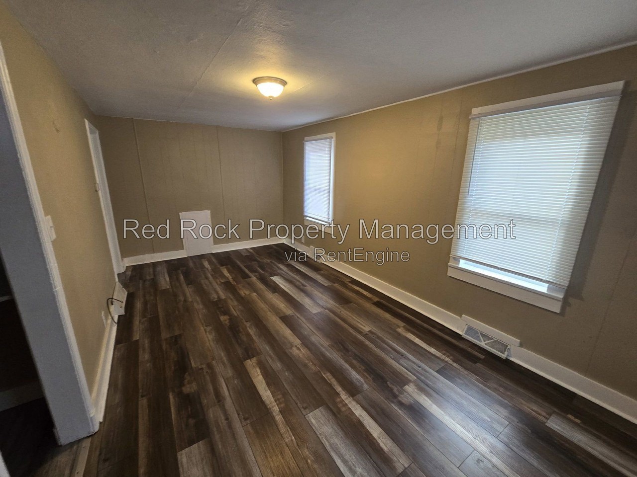857 9th St - Photo 4 of 8