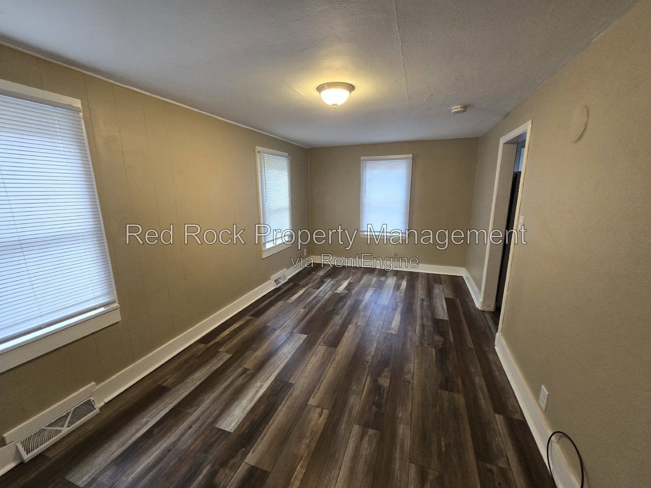 857 9th St - Photo 5 of 8