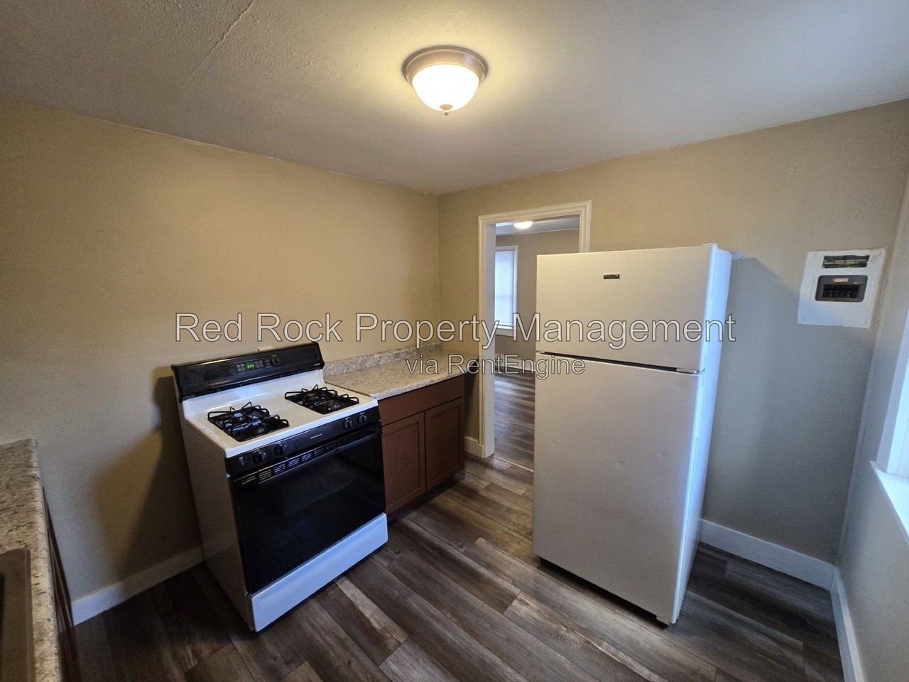 857 9th St - Photo 6 of 8