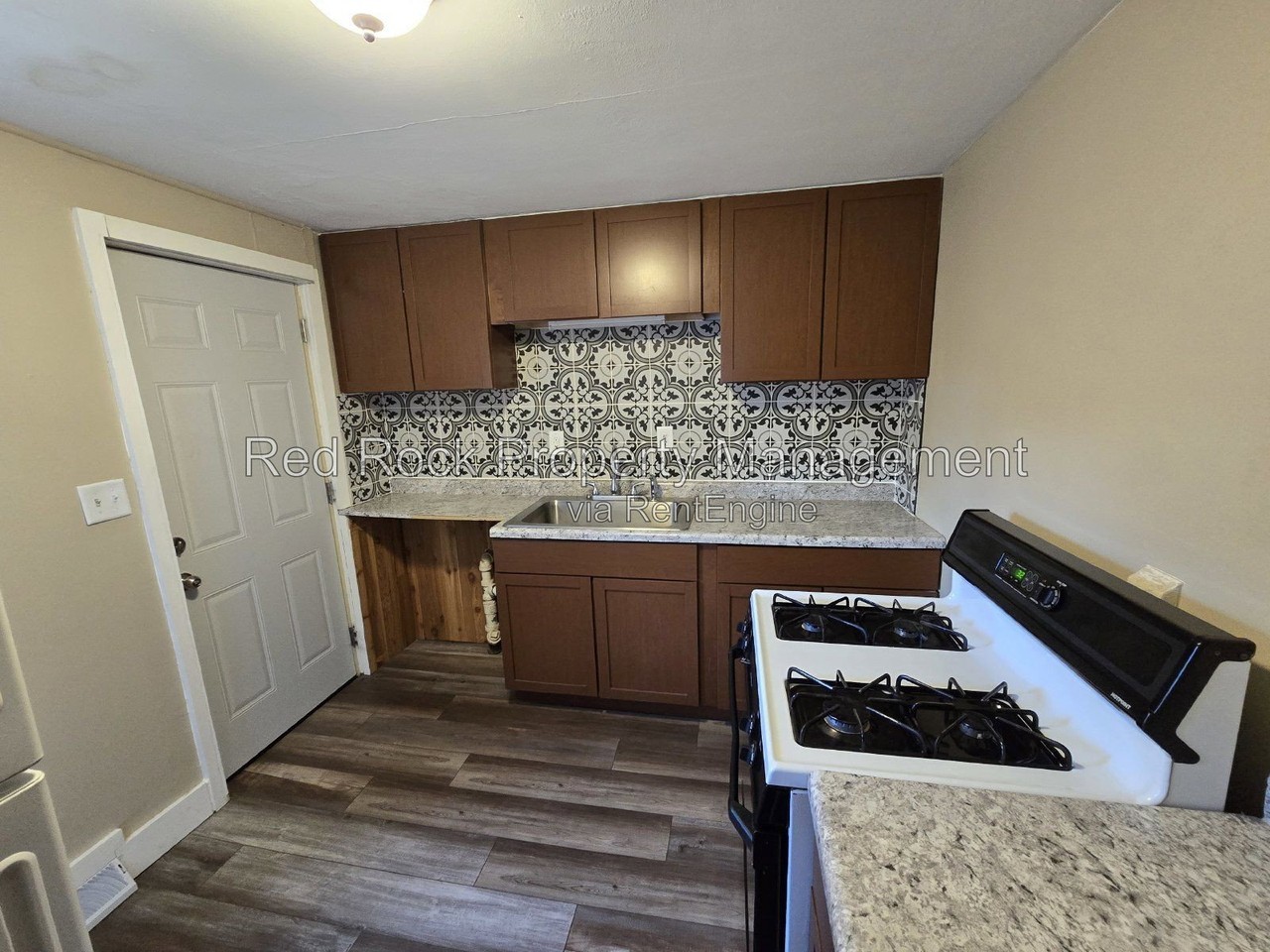 857 9th St - Photo 7 of 8